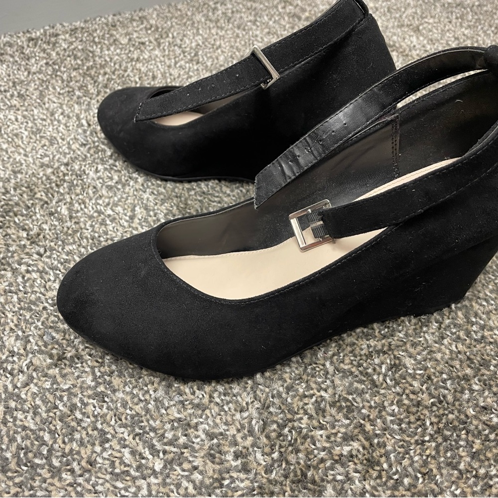 Torrid 11W Black Wedges
